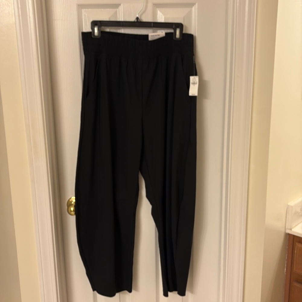 HOT Old Navy Barrel Pants NWT